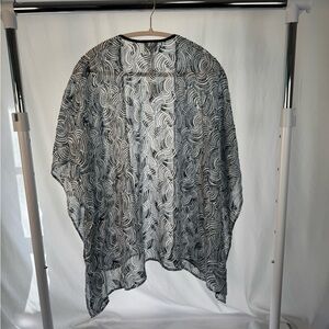 Chico’s lightweight Shaw in Twilight Blue | Size S/M